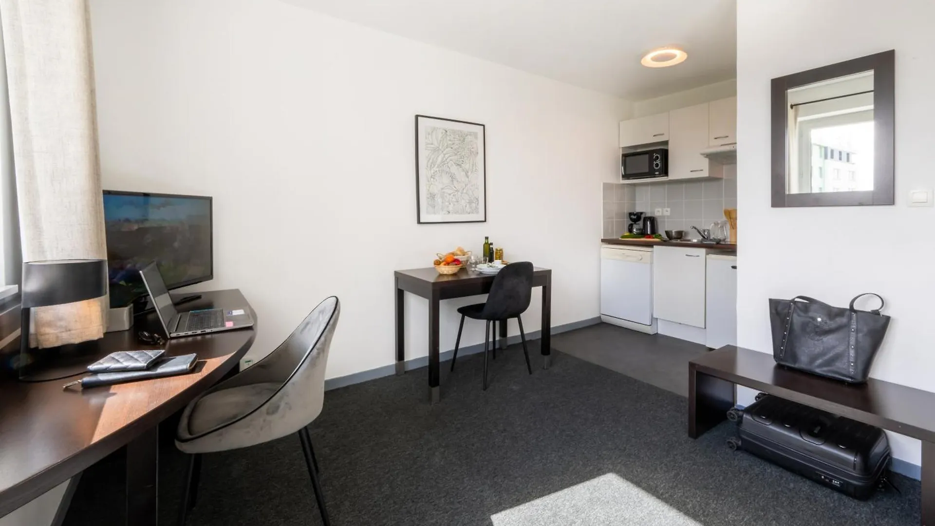 Nemea Appart Hotel Toulouse Aeroport 3*,  France
